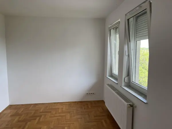 Iroda tisztasági festése Budapesten – modern open-space közeg