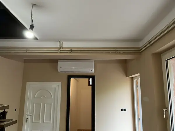 Tisztasági festés egyterű nappaliban